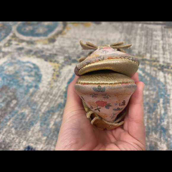 Freshly Picked Belle Bow Mocc. - Picture 4 of 4